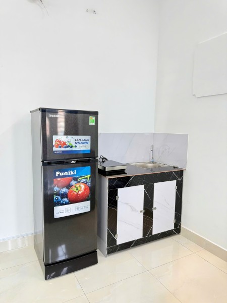 Cần cho thuê Studio 35m2 - WC riêng - Nội thất mới 100%. Có ô thoáng giếng trời. Giá 5tr2 có TL