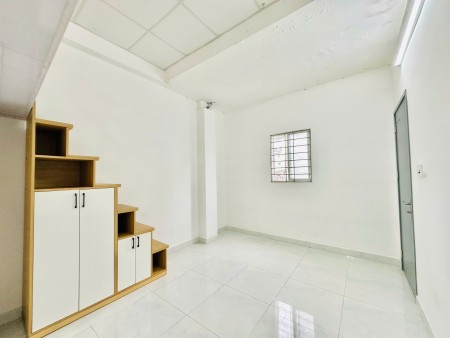 Phòng mới cho thuê giá rẻ - Rộng 30m2, gác cao - Ngay Nguyễn Văn Quá