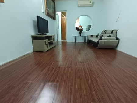 Cho thuê căn hộ tập thể riêng biệt tầng 3 ở 1194 đường Láng 40m2, 1k1n, full đồ, 4 triệu