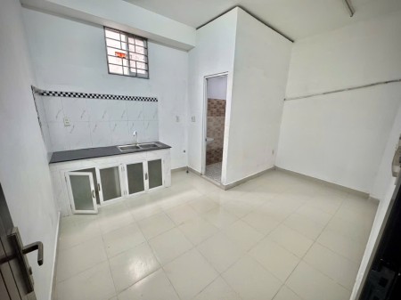 Phòng trọ giá rẻ đường Trường Chinh cầu Tham Lương