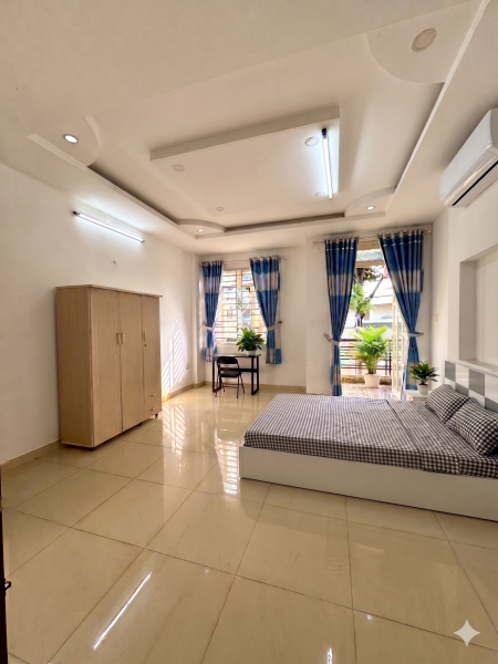 Phòng mới, đẹp, có ban công nội thất. Gần Ngã 5 Chuồng Chó