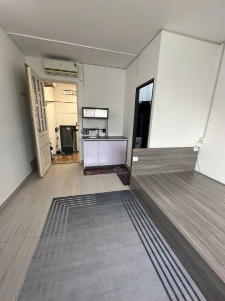 Studio rộng - cửa sổ trời - Full nội thất