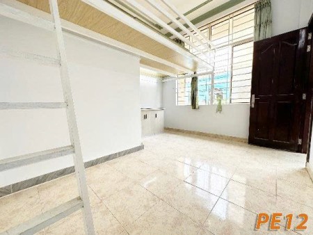 CHO THUÊ TRỌ CÓ GÁC CỬA SỔ NGAY CÔNG VIÊN LÀNG HOA