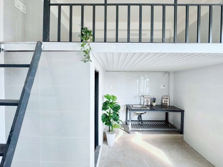Phòng mới xây xong 100%, ngay Đỗ Xuân Hợp, gần Cao Đẳng Công Thương, có máy lạnh