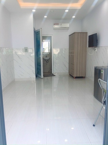 PHÒNG CHO THUÊ CÓ 2 BAN CÔNG THOÁNG MÁT ĐẦY ĐỦ TIỆN NGHI