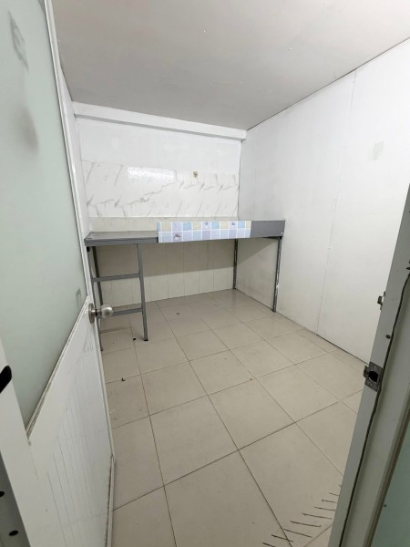 Phòng tầng trệt thoáng mát.- Tolet riêng, không chung chủ, giờ giấc tự do, khu an ninh cao, yên tĩnh