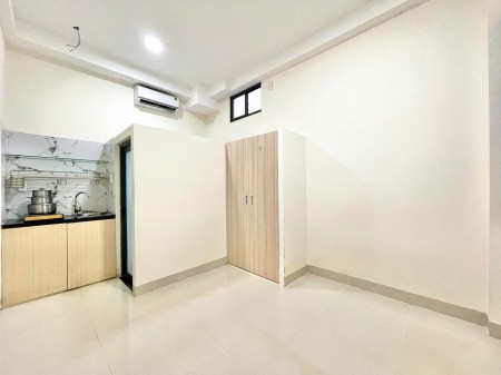 Phòng Mới Có Thang Máy gần Cầu Vượt 3/2 - ĐH Hoa Sen