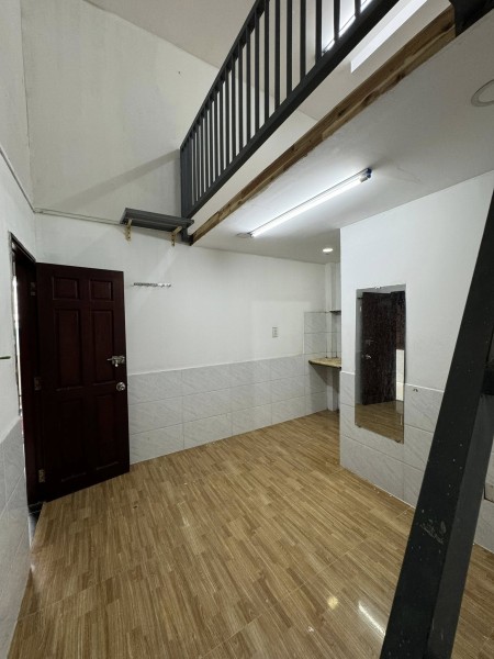 Phòng Duplex 1 trệt, 1 lầu gác cao 30m2, 1124/2A Lê Đức Thọ Q. Gò Vấp ( Gần chợ Xóm Mới)