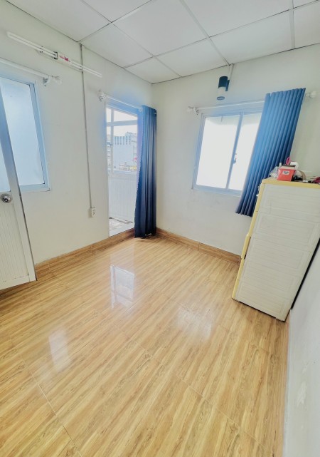 Cho Thuê Phòng Giá Rẻ Quận 1, có 2 Cửa Sổ, Ban công Thoáng Mát gần chợ Tân Định