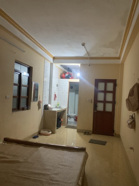 Mình kiếm 1 bạn ở Ghep a tiền trọ 2tr rưỡi cả điện nước, 1tr250 một tháng a , mình cũng mới chuyển a