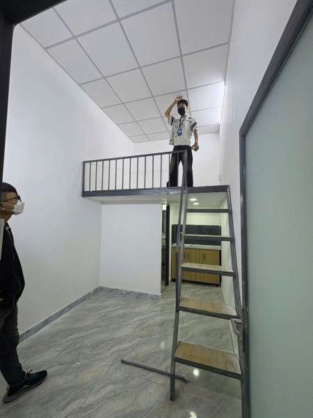 Phòng Quận 5 gác cao full nội thất mới 100% – Trần cao ấn tượng, ở cực thoáng – Chốt nhanh