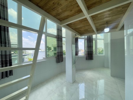 Phòng view cửa sổ thoáng mát, gác cao như hình ngay SPKT, Kiến Trúc, HUB 10 di chuyển
