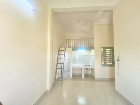 PHÒNG RỘNG GÁC CAO, cửa số cực thoáng – Đường Làng Tăng Phú giao Lê Văn Việt