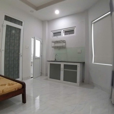 Cho thuê phòng cửa sổ - Full nội thất - Gần Cầu Thị Nghè, Ngã Tư Hàng Xanh
