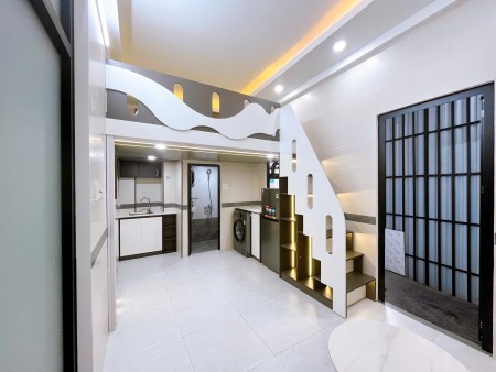 CĂN HỘ CÓ GÁC - FULL NỘI THẤT - CỬA SỔ TRỜI - CÁCH Q1 CHƯA TỚI 5P ĐI XE - DUY TÂN , PHÚ NHUẬN