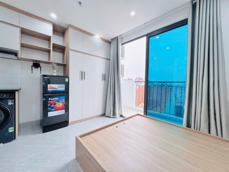 Phòng full đồ 3tr8 – vào ở luônCó điều hoà, nóng lạnh, giường tủ
Máy giặt chung, giờ giấc thoải má