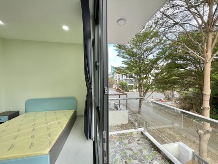Cho thuê chdv Cát Lái gần citisoho, siêu rộng 30m2 ban công riêng Giá 4tr7 full nt có chỗ gắn máy