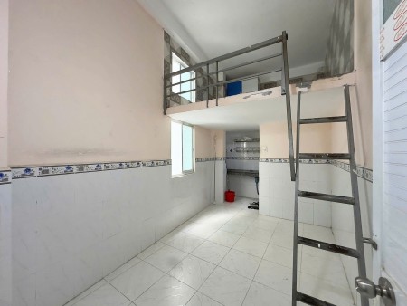 Duplex Gác to - máy lạnh - thang máy - Bãi xe to