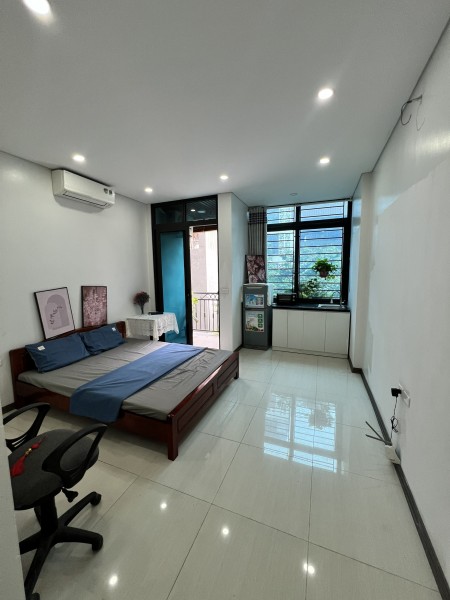 Cho thuê phòng 25m2 full đồ khép kín có ban công Trịnh Công Sơn, Tây Hồ