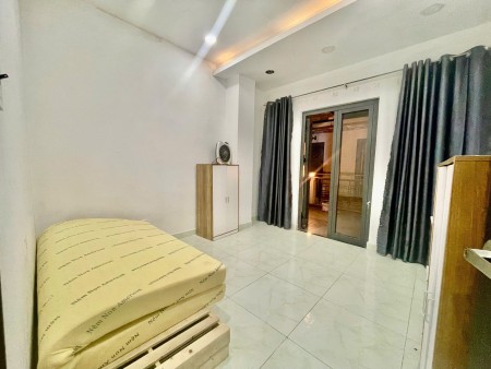 Căn Hộ 2PN + 1 Ban Công rộng 60m2 - Nguyên Tầng Nguyễn xí Gần CC Richmond