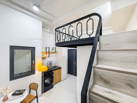 Phòng Mới Xây Decor Hiện Đại Có Cửa Sổ Thoáng