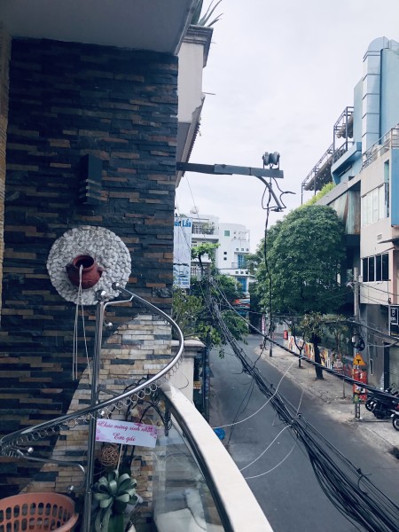 Phòng trọ 40m2 full nội thất. Có ban công , Tollet riêng. Tủ lạnh , máy lạnh, máy giặt