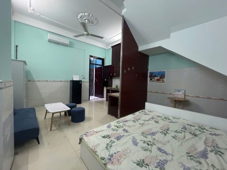 CHDV Gần Ngã Tư 4 Xã, trệt, sân sau, giếng trời, full NT, WC riêng