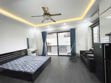 Cho Thuê Căn Hộ Ban Công 35m2 - Thang Máy, Có Dọn Phòng - Trần Bình Trọng Gần Chợ Bà Chiểu
