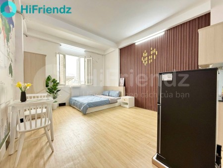 Cho thuê phòng rộng 50m2, Bình Thạnh gần Ngã Tư Hàng xanh, GTVT, Hutech cửa sổ thoáng Full nội thất