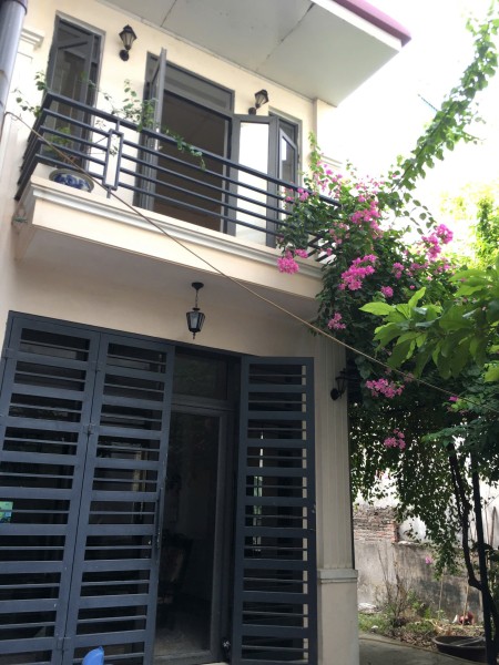 NHÀ Ở CÓ SÂN VƯỜN RỘNG RÃI THOÁNG MÁT