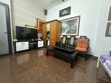 Nhà còn trống phòng tầng trệt cho thuê