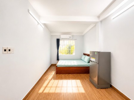 Phòng View Thoáng Full Nội Thất Giá Rẻ Ngay Dương Quảng Hàm Gần VLU
