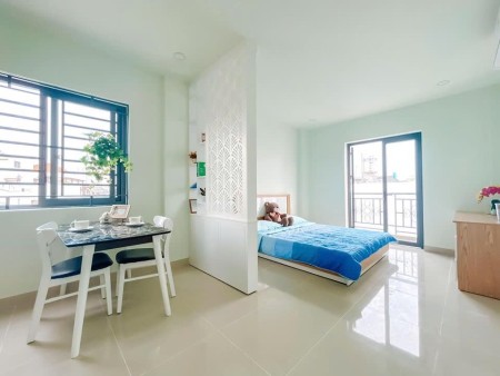 Căn Hộ Ban Công Thoáng Ngay Nguyễn Phúc Chu Gần Ga T3
