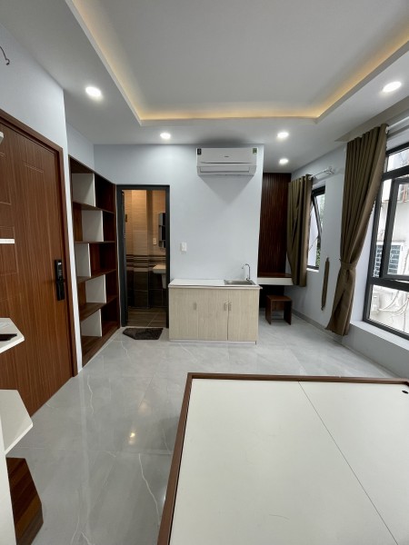 Cho thuê căn hộ dịch vụ, có cửa sổ lớn - Đường Xô Viết Nghệ Tĩnh, Bình Thạnh gần Hàng Xanh, Hutech v
