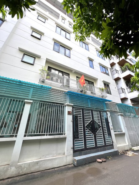 Cho thuê nhà 5 tầng, diện tích gần 40m2, mới xây được 2 năm.
