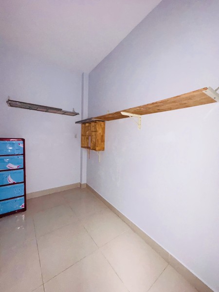 Nhà 3tang moi xây còn 1phong trống nhỏ tang 1 cho thuê