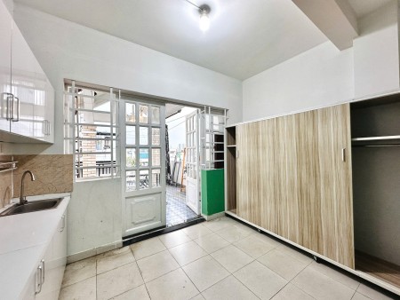 Cho thuê nguyên tầng Penthouse 1PN siêu rộng thoáng và riêng tư, có ban công full nội thất 40m2