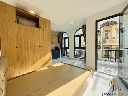 Cho thuê căn hộ studio 2 cửa sổ lớn, gần Đại học Văn Lang - Đường Đặng Thùy Trâm, Bình Thạnh