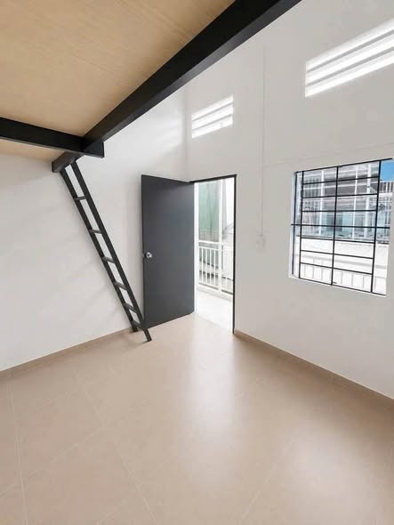 Phòng Mới Bancon Thoáng ánh Sáng gác cao Nguyễn Tri Phương, Dĩ An - Giờ Giấc Tự Do