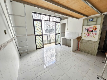 PHÒNG BAN CÔNG TẦNG 1, GIÓ TRỜI THOÁNG MÁT, RỘNG RÃI, GIỜ GIẤC TỰ DO, BẢO VỆ 24/24