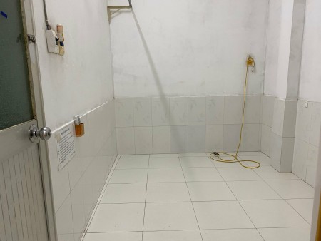 PHÒNG LẦU ĐÚC NGAY TRUNG TÂM QUẬN 3 CÁCH MẠNG THÁNG TÁM