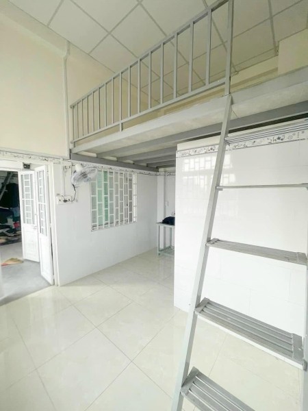 Phòng gác lửng ngay phía sau Công Viên Phần Mềm Quang Trung, đi bộ được qua FPT, gần VOV, Viễn Đông