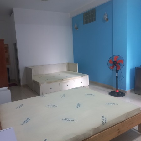 Cho thuê phòng đôi 2 giường, P.vệ sinh bên trong. Có bạn công. Bếp, giặt Phòng kế bên.