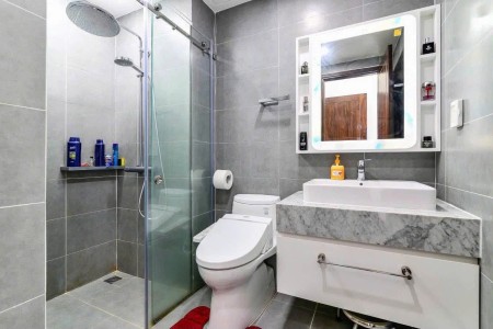 C/C cao cấp 2PN 80m2 giá 17tr/th nhà trống sẵn view ban công sân bay thoáng mát.