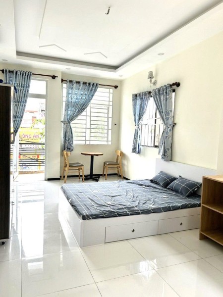 Phòng ban công full nội thất gần chợ Nguyễn Sơn