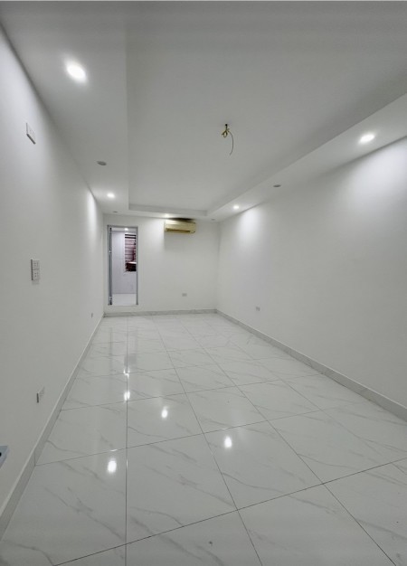 Cho thuê căn hộ 215, nhà C3, 40m mới cải tạo