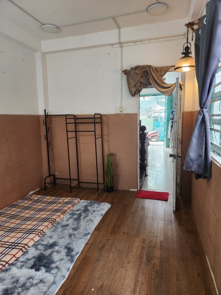 CHO THUÊ PHÒNG NHÀ 860/6 Đường Hưng Phú, Q8 có cửa sổ lớn