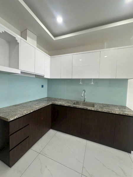 Cho thuê C/c Âu Cơ Tower, 3PN, 98m2 nhà trống, giá 10 tr/th 1/8 nhận nhà.