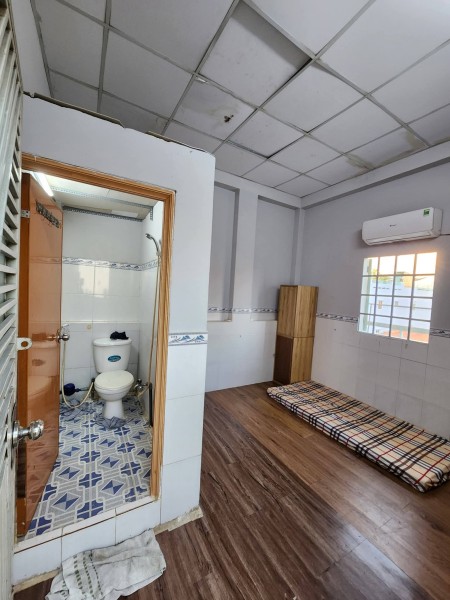 Cho thuê phòng trọ 18m2 ngay mặt tiền đường Âu Dương Lân, P3, Quận 8
