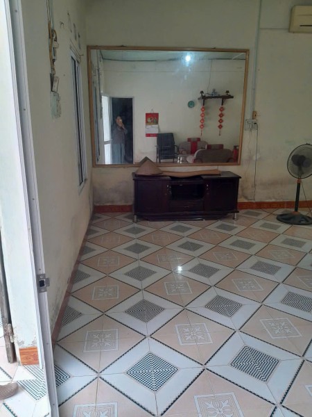 Cho thuê nhà cấp 4, có sân vườn, nhà kho, khu chăn nuôi